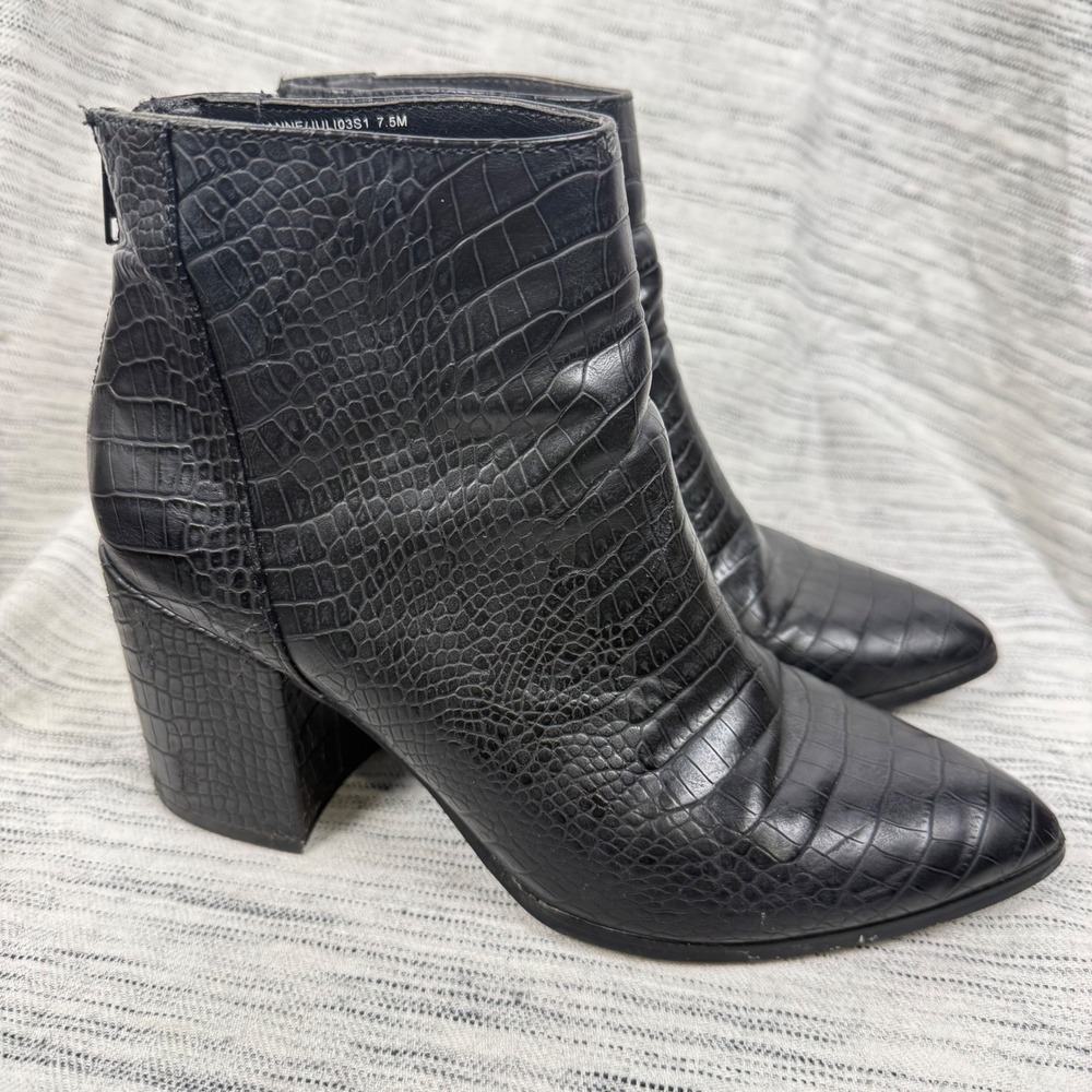 Steve Madden Julianne Black Leather Crocodile Skin Heeled Boot 7.5 Pointed Toe